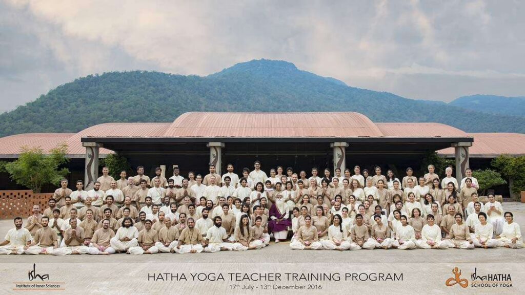  A picture of Sadhguru with all the Hatha Yoga participants of the year 2016. 